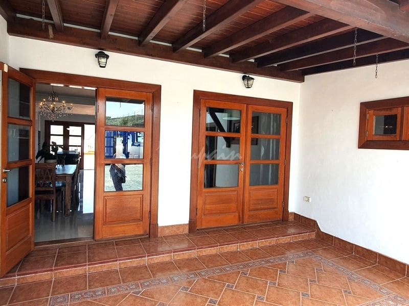 3 bedroom Villa for sale in Los Gigantes with pool - € 1,230,000 (Ref: 9337145)