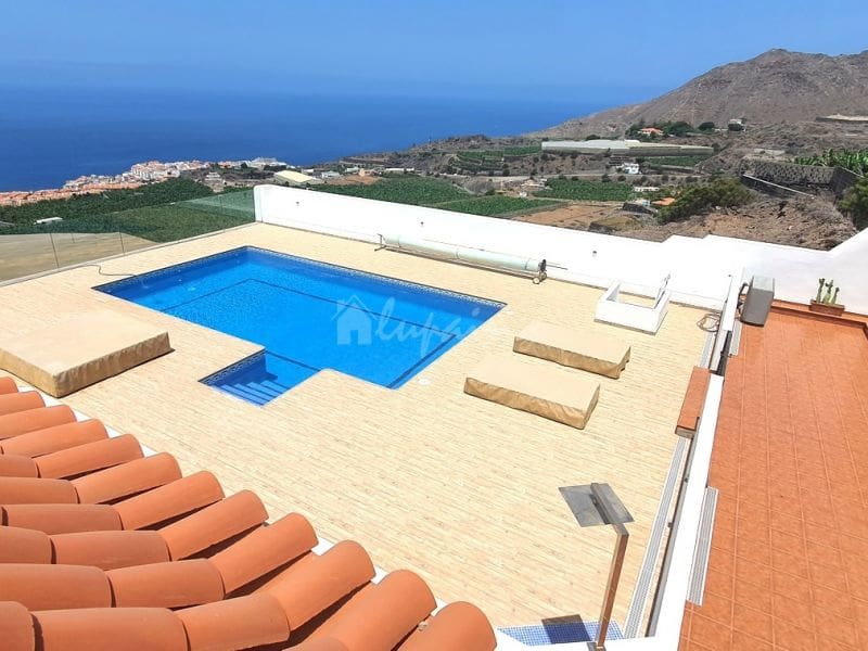 3 bedroom Villa for sale in Los Gigantes with pool - € 1,230,000 (Ref: 9337145)