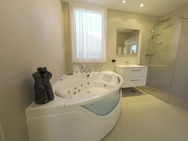 5 soveværelse Villa til salg i Costa Adeje med swimmingpool - € 2.350.000 (Ref: 9337147)