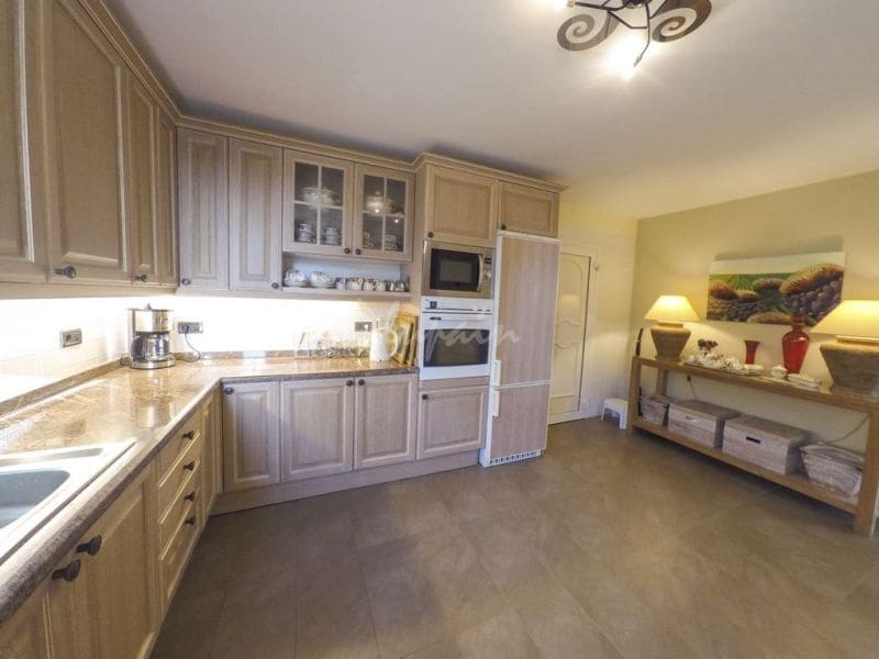 5 soveværelse Villa til salg i Costa Adeje med swimmingpool - € 2.350.000 (Ref: 9337147)