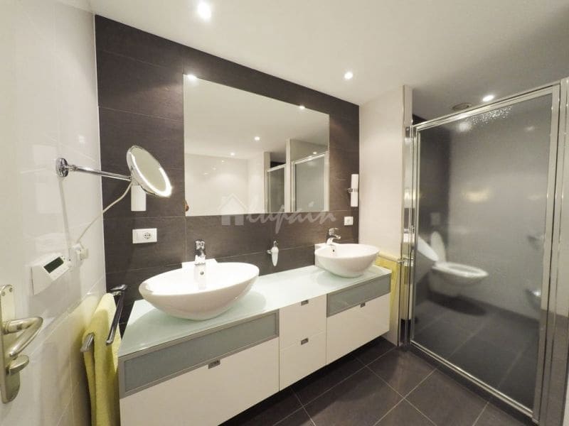 5 soveværelse Villa til salg i Costa Adeje med swimmingpool - € 2.350.000 (Ref: 9337147)