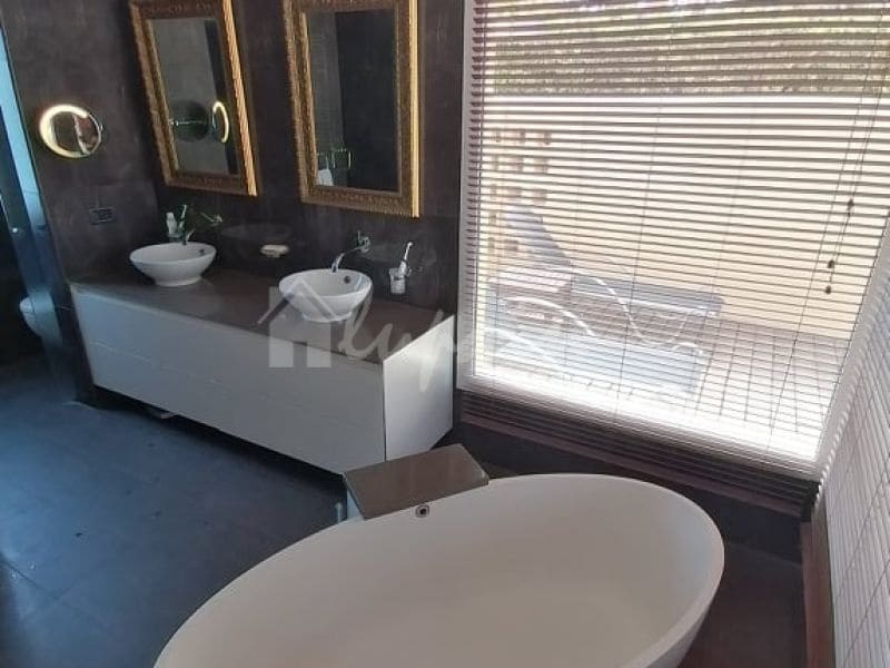 5 soveværelse Villa til salg i Costa Adeje med swimmingpool - € 2.350.000 (Ref: 9337147)