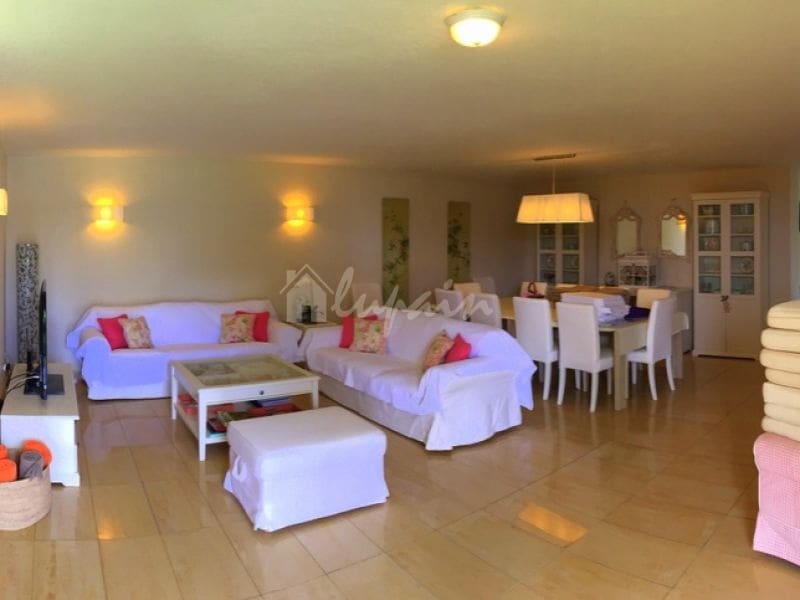 7 bedroom Villa for sale in Playa de las Americas with pool - € 3,000,000 (Ref: 9337155)