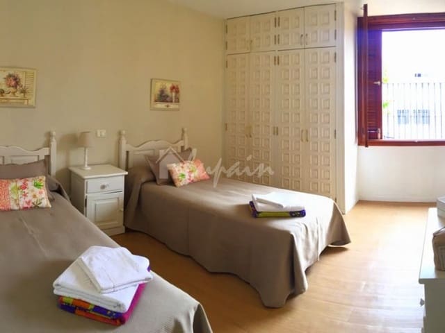 7 bedroom Villa for sale in Playa de las Americas, Arona with pool - € 3,000,000 (Ref: 9337155)