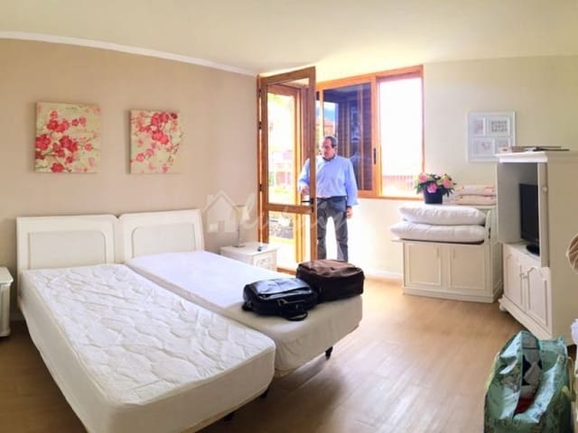 7 bedroom Villa for sale in Playa de las Americas, Arona with pool - € 3,000,000 (Ref: 9337155)