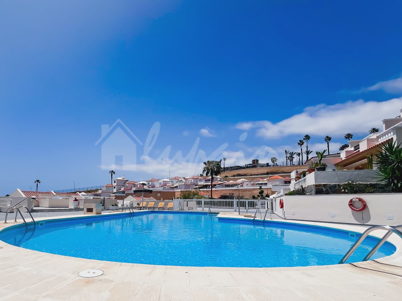 2 sovrum Lägenhet till salu i San Eugenio med pool - 490 000 € (Ref: 9341772)