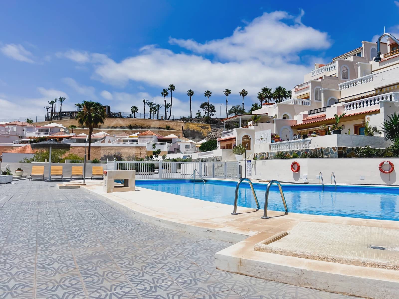 2 sovrum Lägenhet till salu i San Eugenio med pool - 490 000 € (Ref: 9341772)