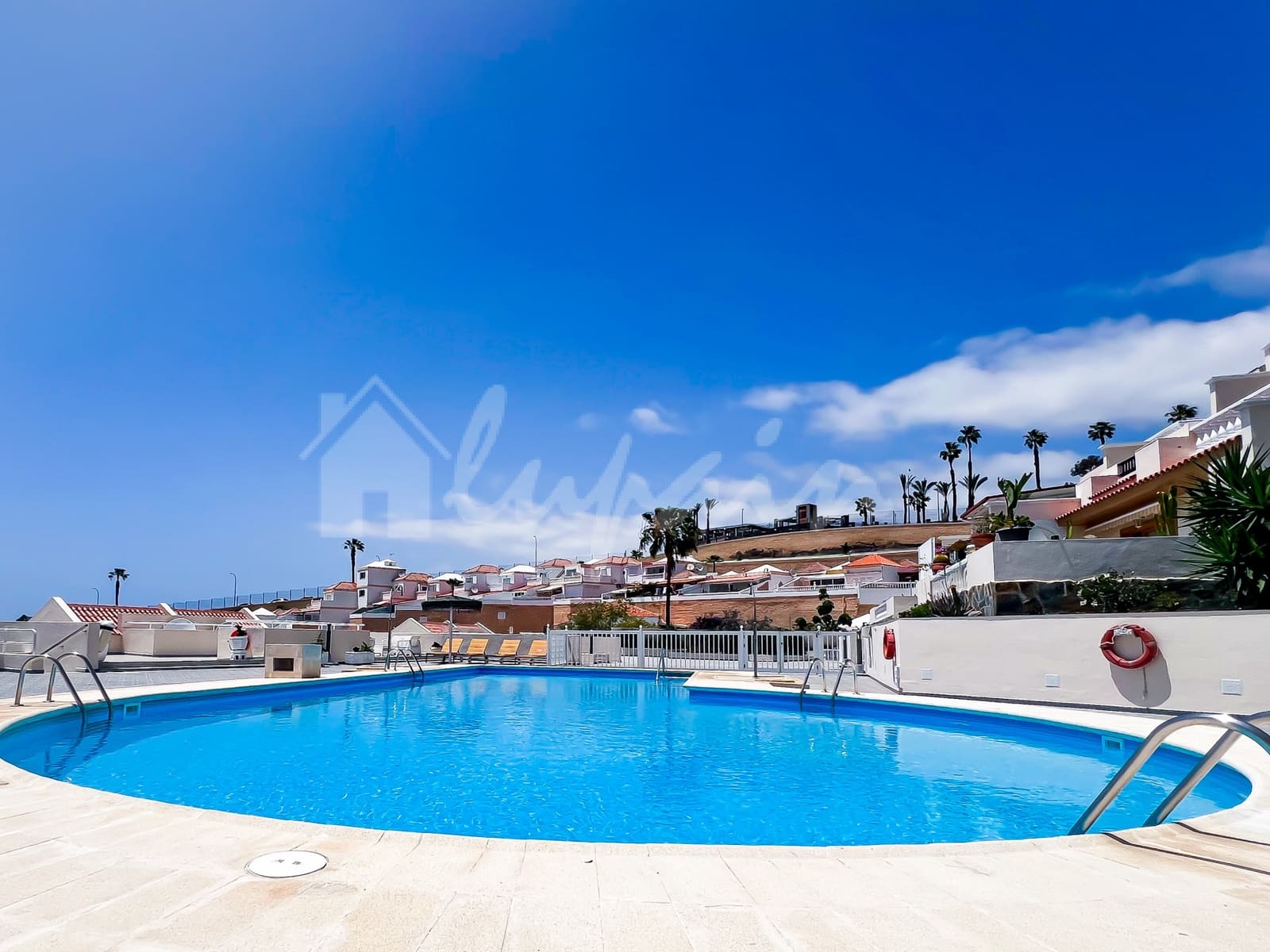 2 sovrum Lägenhet till salu i San Eugenio med pool - 490 000 € (Ref: 9341772)