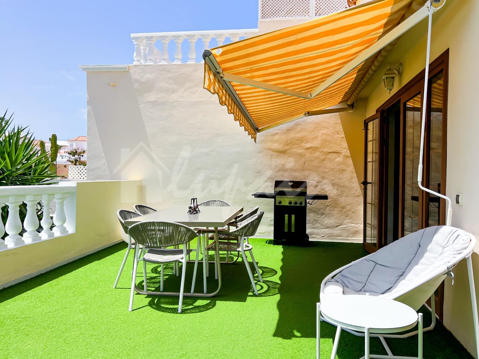 2 sovrum Lägenhet till salu i San Eugenio med pool - 490 000 € (Ref: 9341772)