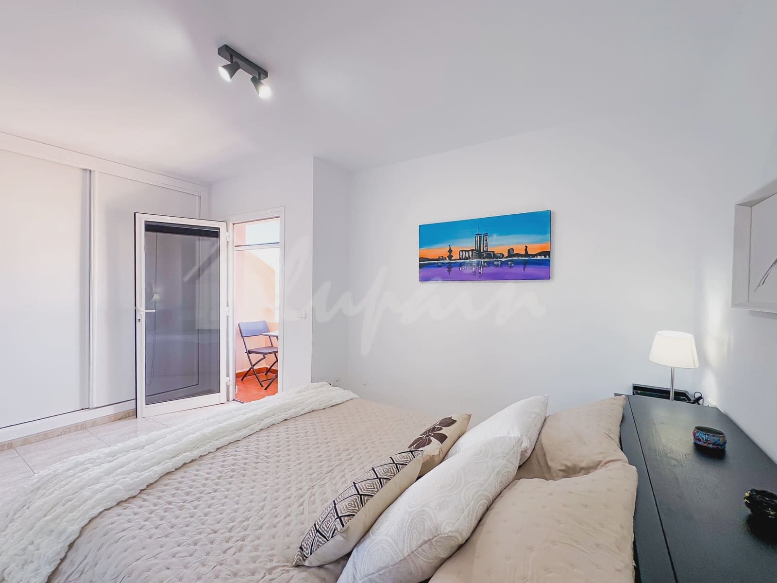 4 soveværelse Lejlighed til salg i Playa del Duque med swimmingpool - € 445.000 (Ref: 9341773)