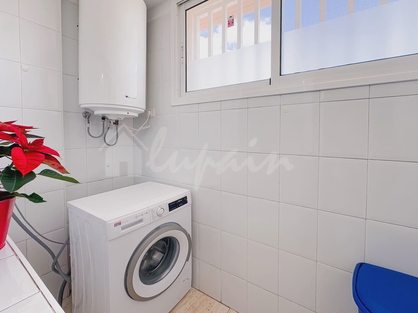 4 soveværelse Lejlighed til salg i Playa del Duque med swimmingpool - € 445.000 (Ref: 9341773)