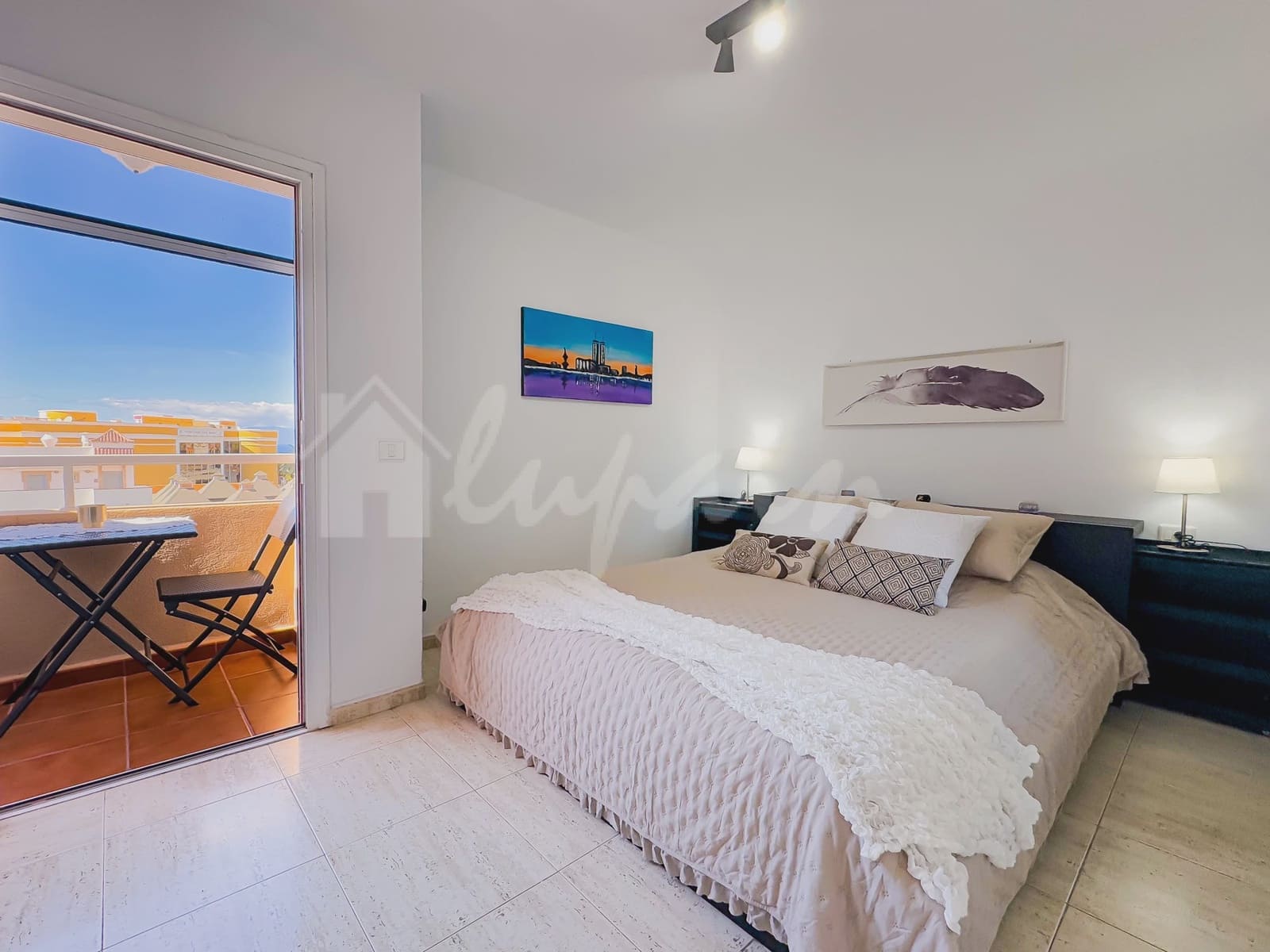 4 soveværelse Lejlighed til salg i Playa del Duque med swimmingpool - € 445.000 (Ref: 9341773)