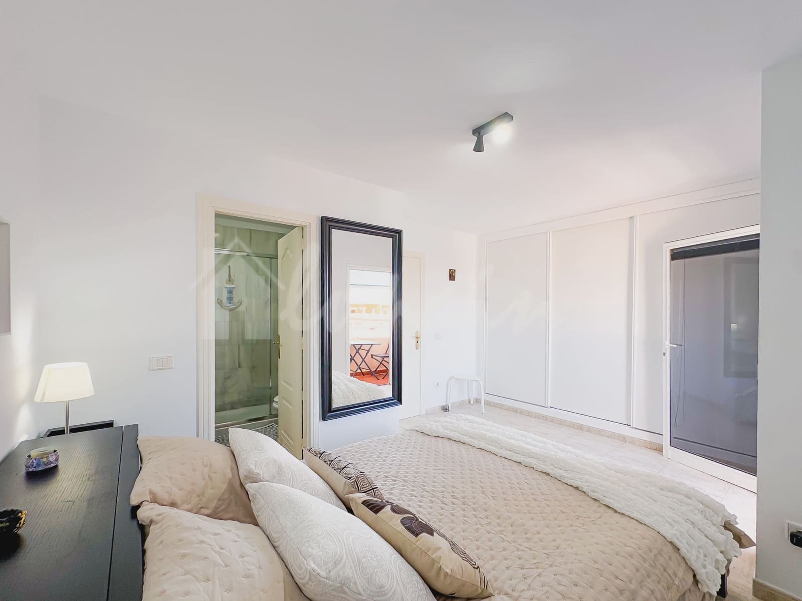 4 soveværelse Lejlighed til salg i Playa del Duque med swimmingpool - € 445.000 (Ref: 9341773)