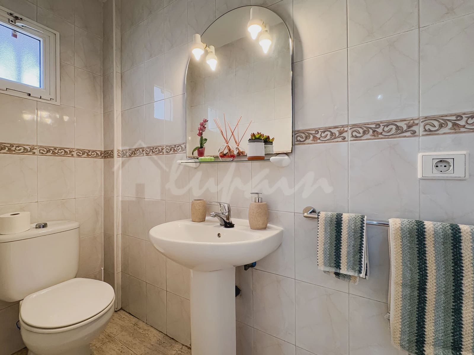 4 soveværelse Lejlighed til salg i Playa del Duque med swimmingpool - € 445.000 (Ref: 9341773)