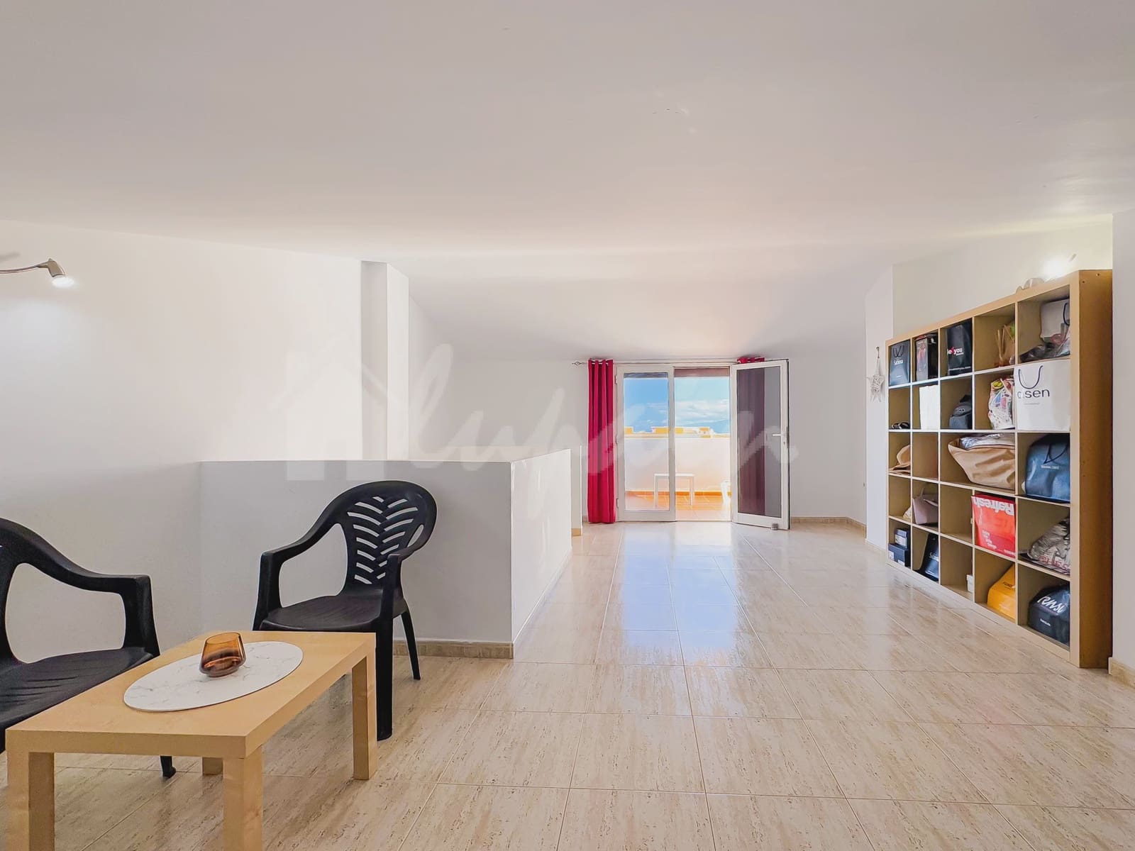 4 soveværelse Lejlighed til salg i Playa del Duque med swimmingpool - € 445.000 (Ref: 9341773)