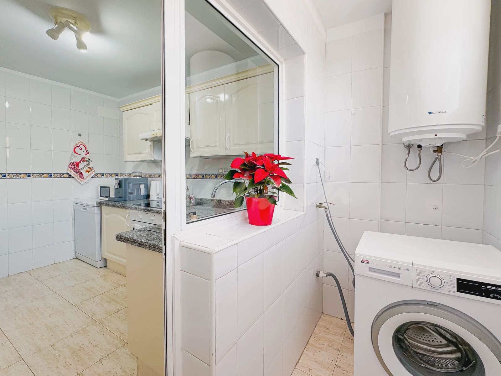 4 soveværelse Lejlighed til salg i Playa del Duque med swimmingpool - € 445.000 (Ref: 9341773)