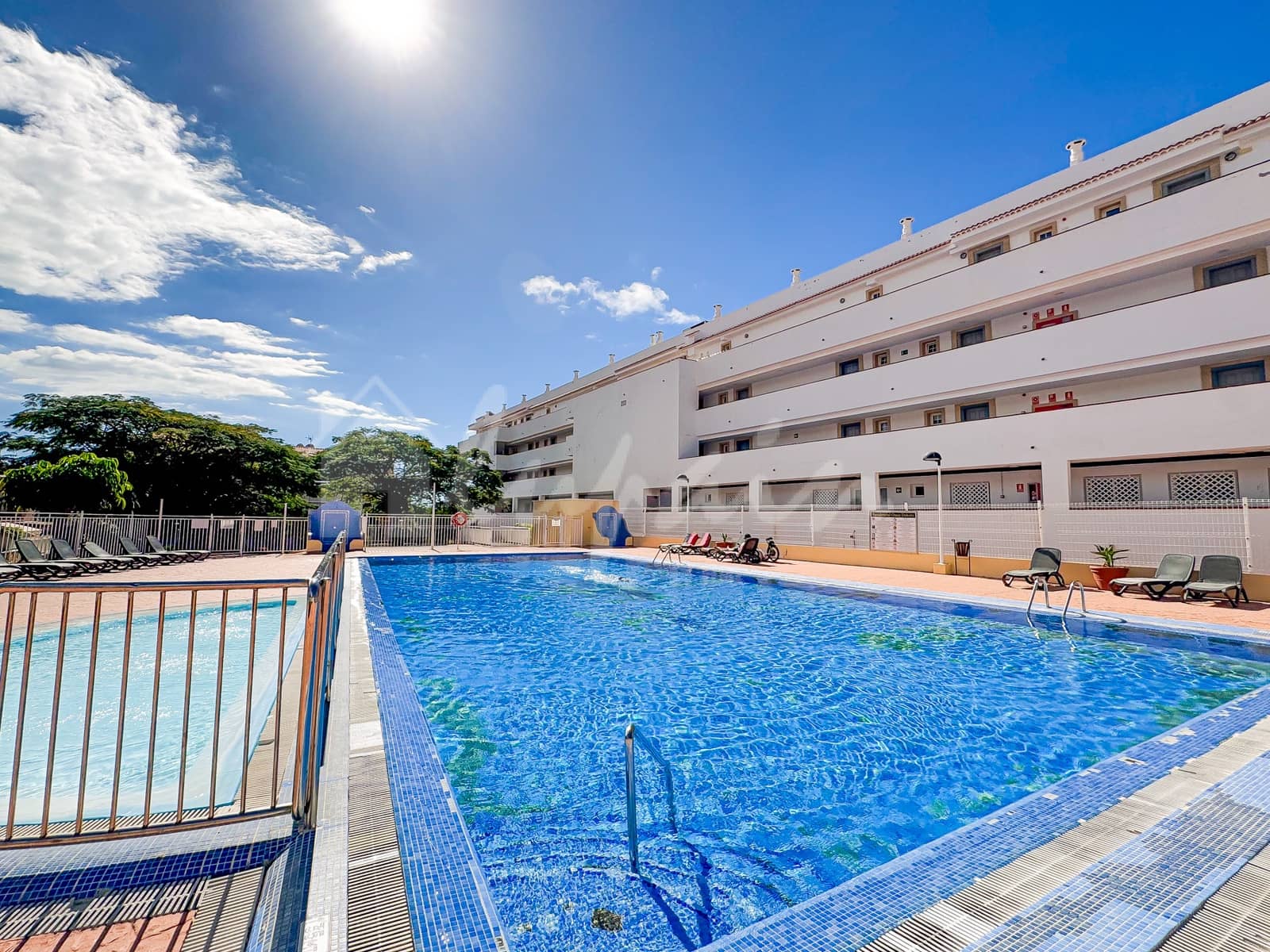 4 sypialnia Apartament na sprzedaż w Playa del Duque z basenem - 445 000 € (Ref: 9341773)