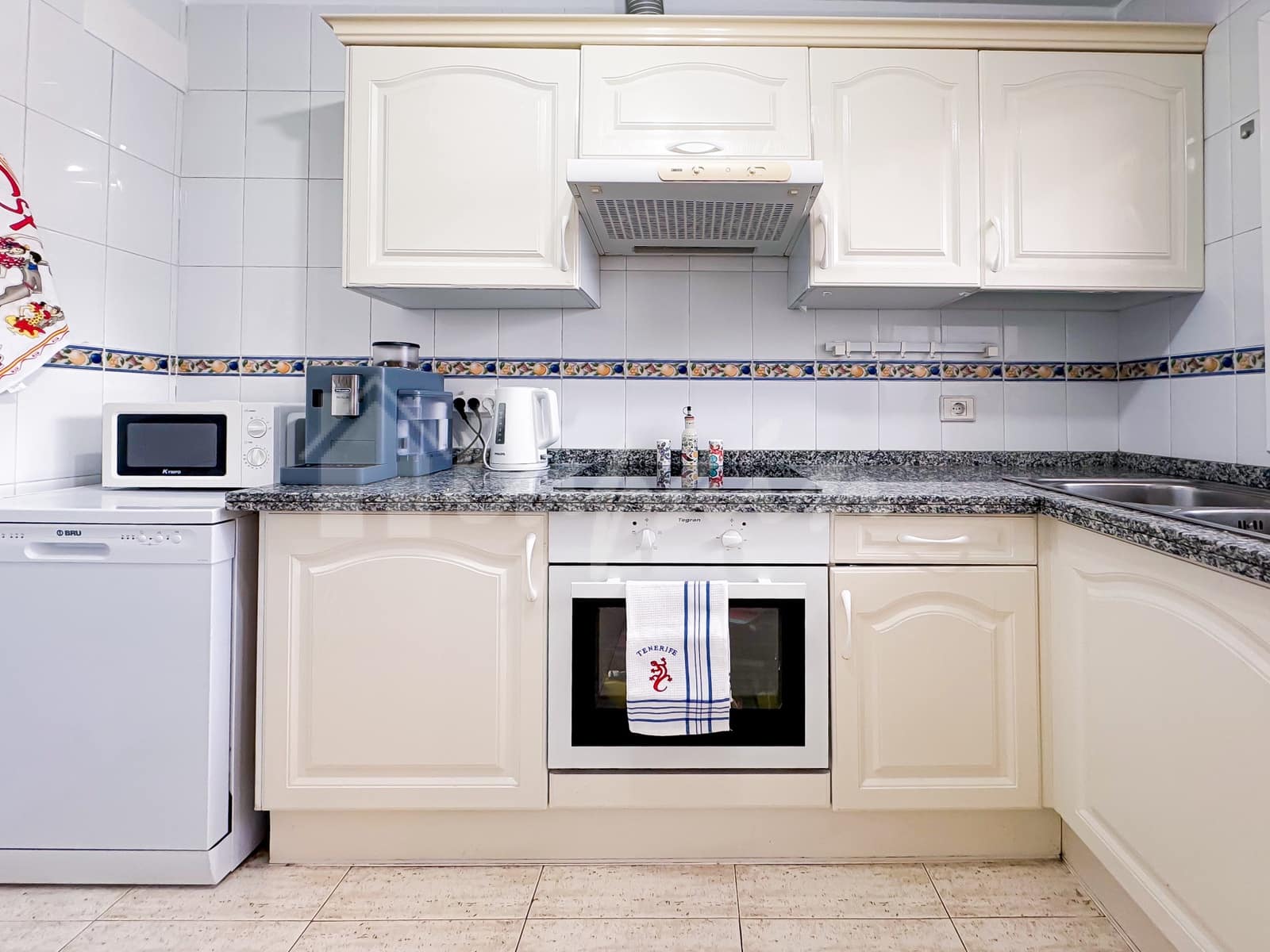 4 sypialnia Apartament na sprzedaż w Playa del Duque z basenem - 445 000 € (Ref: 9341773)