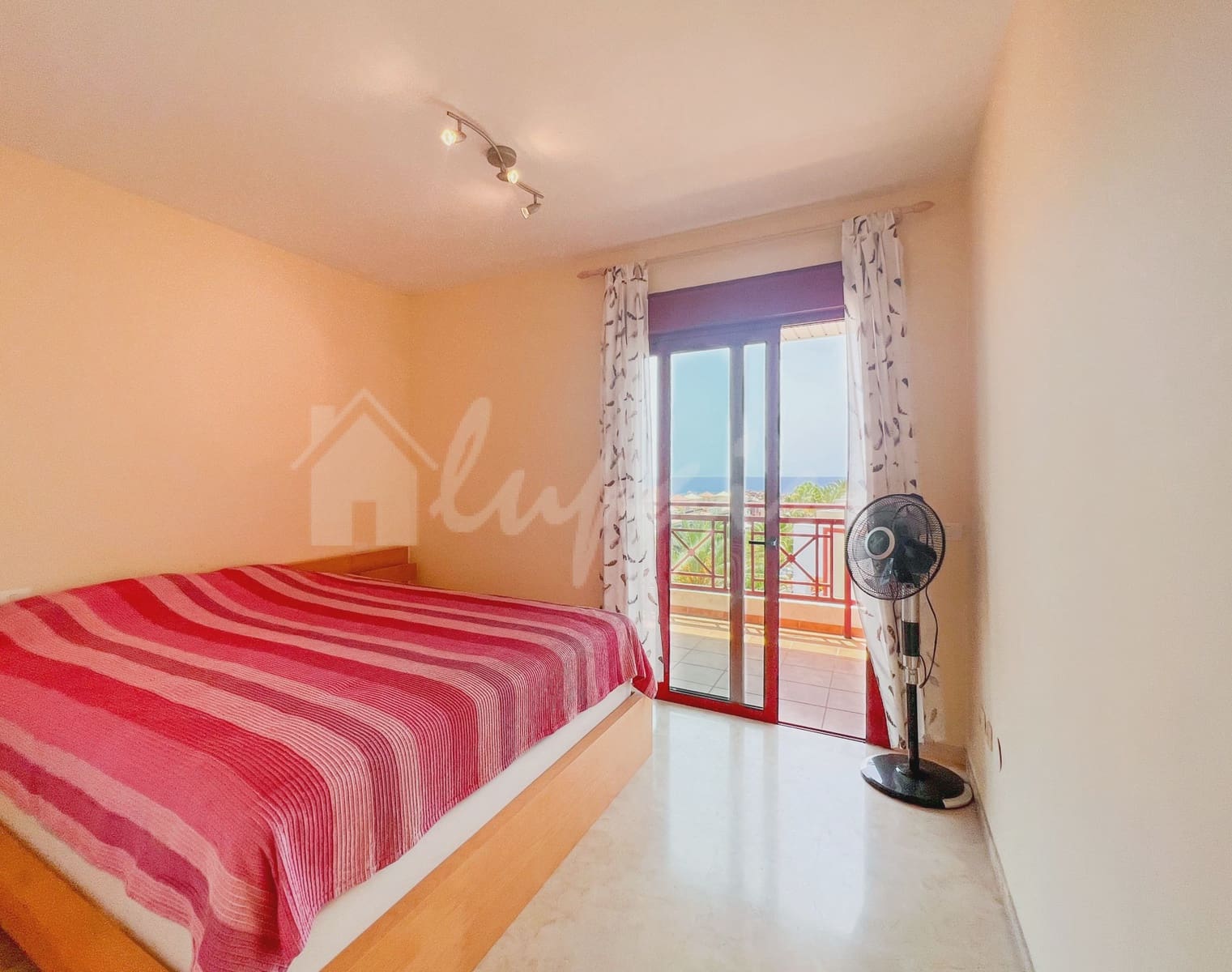 2 makuuhuone Kattohuoneisto myytävänä paikassa Palm-Mar mukana uima-altaan - 459 000 € (Ref: 9341774)