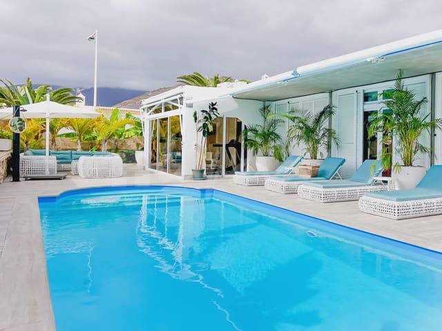 4 soveværelse Villa til salg i El Madroñal, Adeje med swimmingpool - € 1.650.000 (Ref: 9348786)