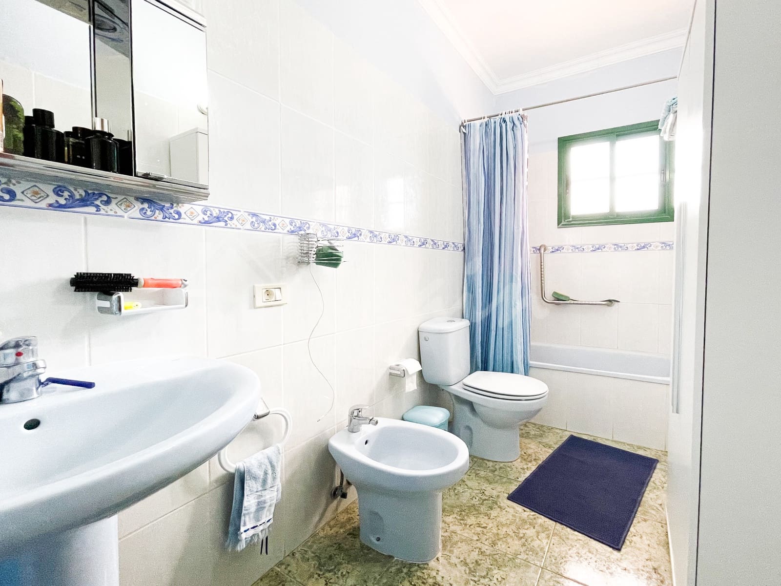 3 bedroom Villa for sale in Granadilla de Abona with garage - € 850,000 (Ref: 9348789)