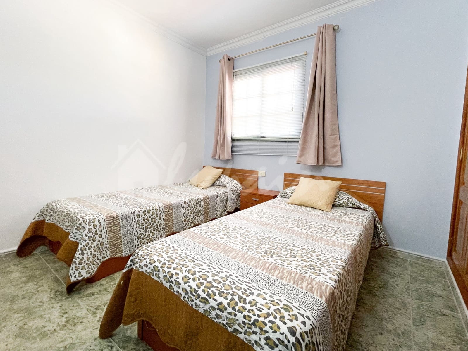 3 bedroom Villa for sale in Granadilla de Abona with garage - € 850,000 (Ref: 9348789)