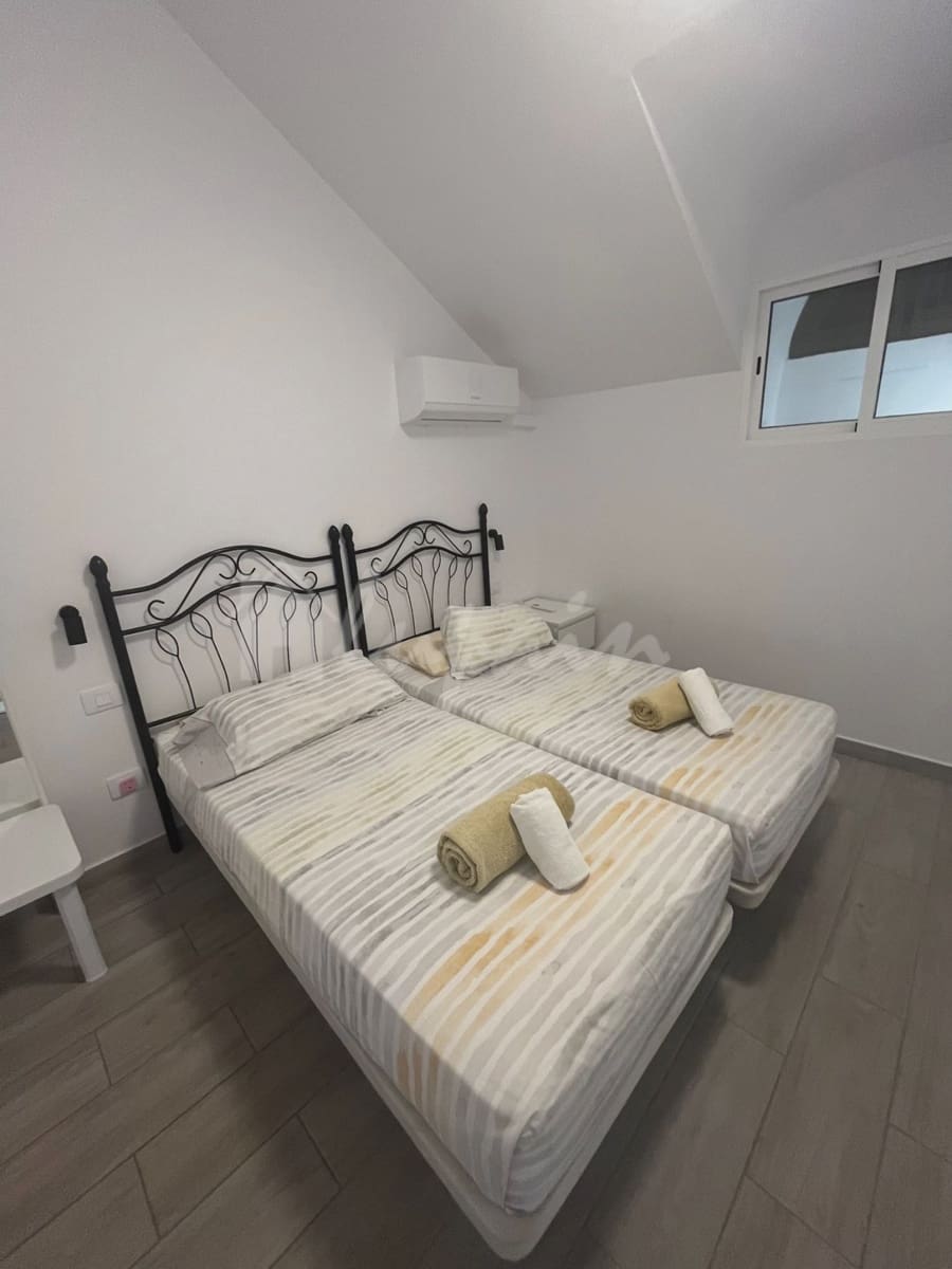 2 soveværelse Lejlighed til salg i Playa de las Americas med swimmingpool - € 470.000 (Ref: 9348791)