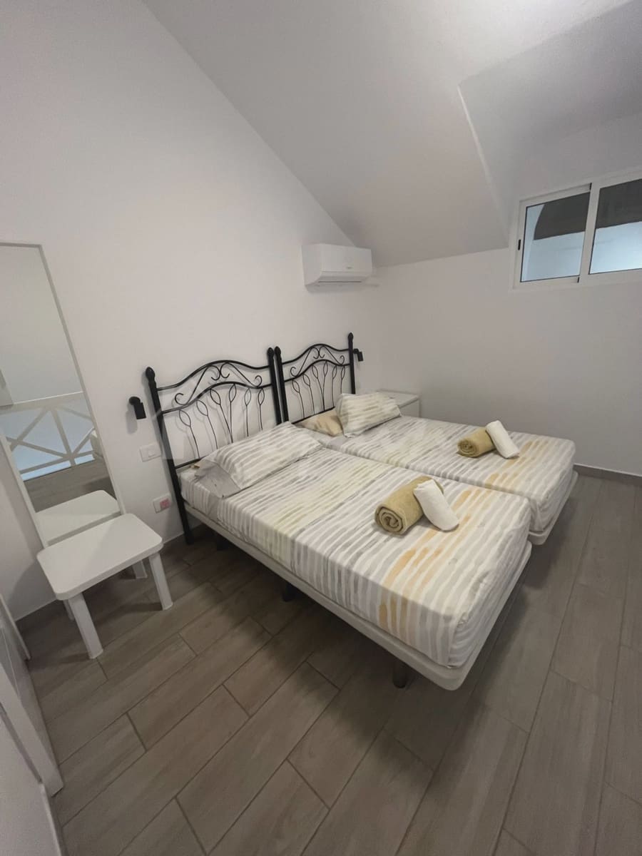 2 soveværelse Lejlighed til salg i Playa de las Americas med swimmingpool - € 470.000 (Ref: 9348791)