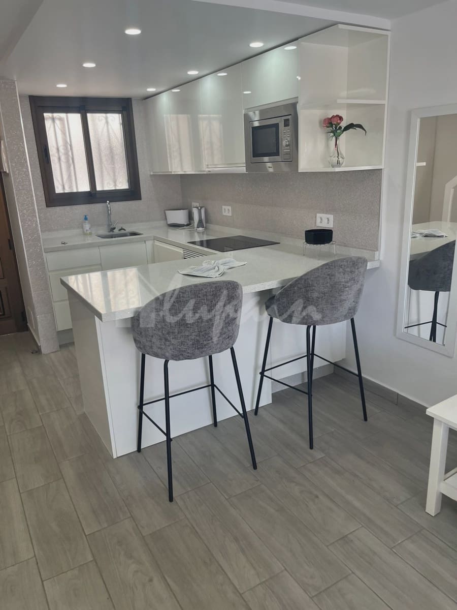 2 soveværelse Lejlighed til salg i Playa de las Americas med swimmingpool - € 470.000 (Ref: 9348791)