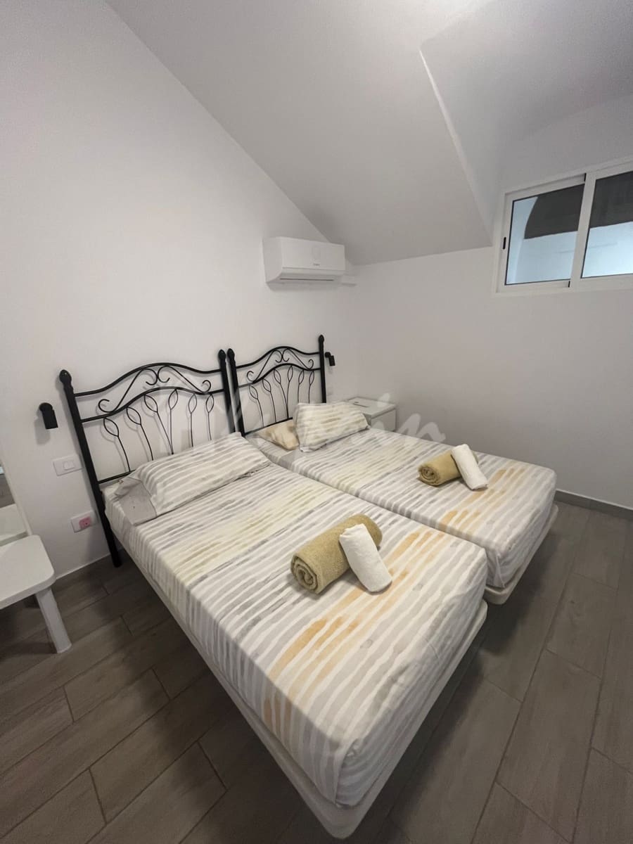 2 slaapkamer Appartement te koop in Playa de las Americas met zwembad - € 470.000 (Ref: 9348791)