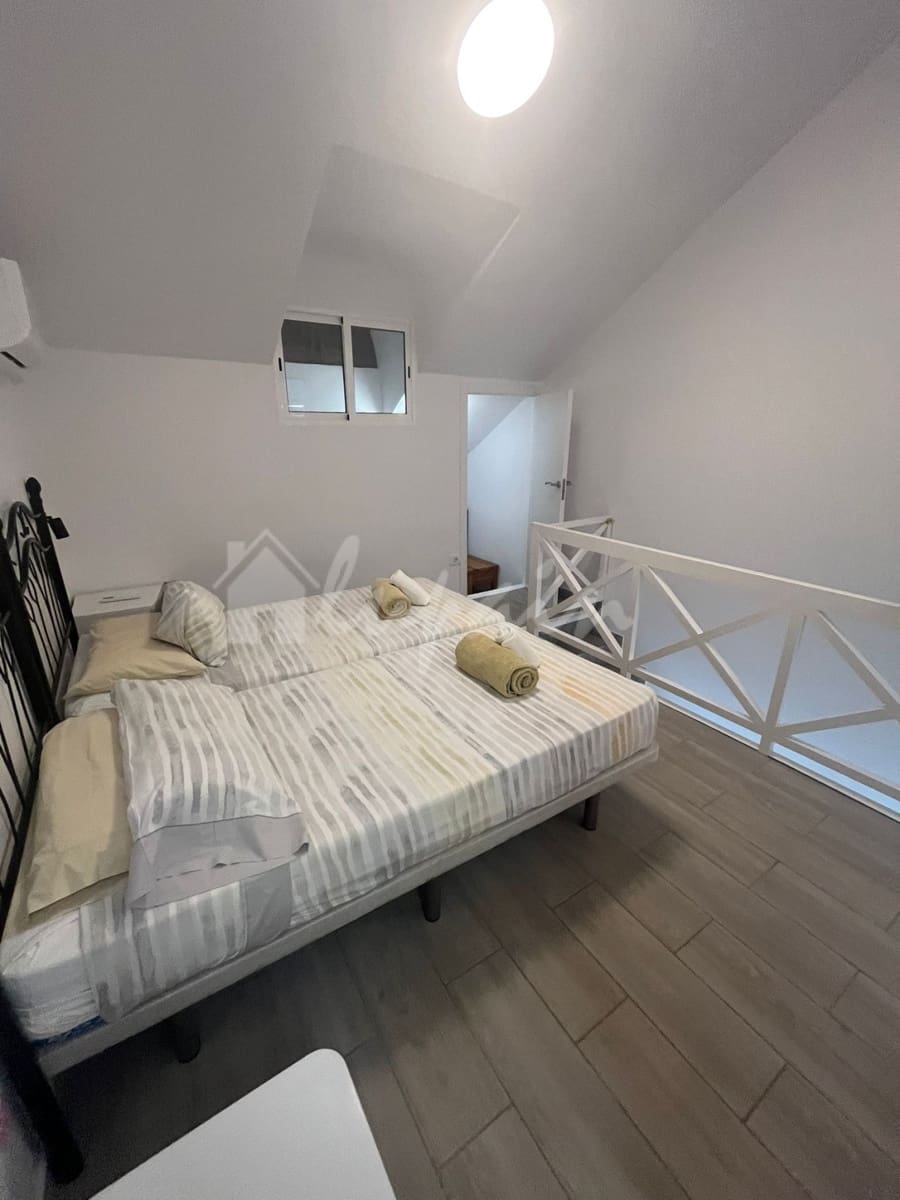 2 slaapkamer Appartement te koop in Playa de las Americas met zwembad - € 470.000 (Ref: 9348791)