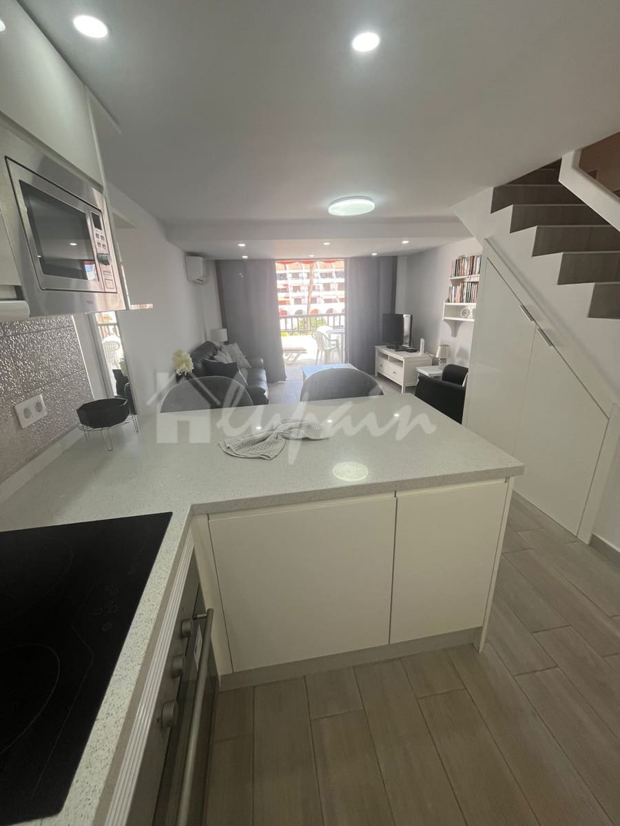 2 slaapkamer Appartement te koop in Playa de las Americas met zwembad - € 470.000 (Ref: 9348791)