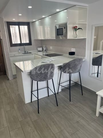 2 makuuhuone Huoneisto myytävänä paikassa Playa de las Americas, Arona mukana uima-altaan - 470 000 € (Ref: 9348791)