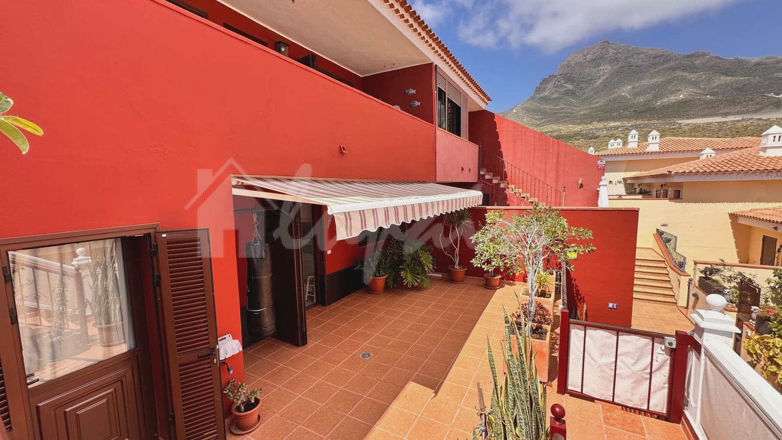 2 sovrum Hus till salu i Costa Adeje med pool - 630 000 € (Ref: 9355361)