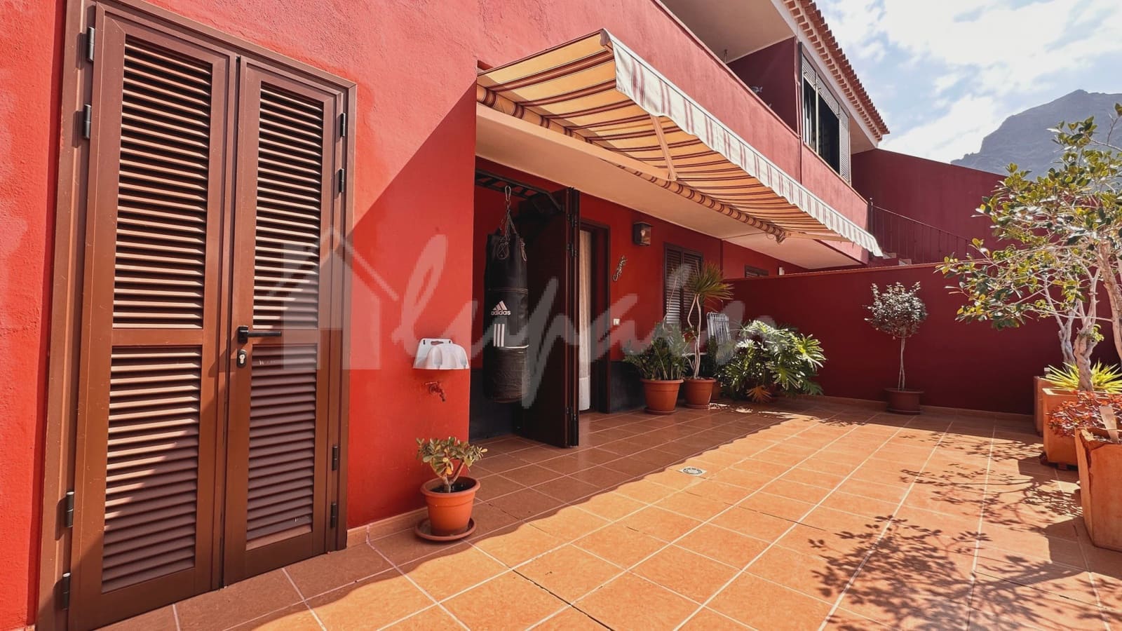 2 sovrum Hus till salu i Costa Adeje med pool - 630 000 € (Ref: 9355361)