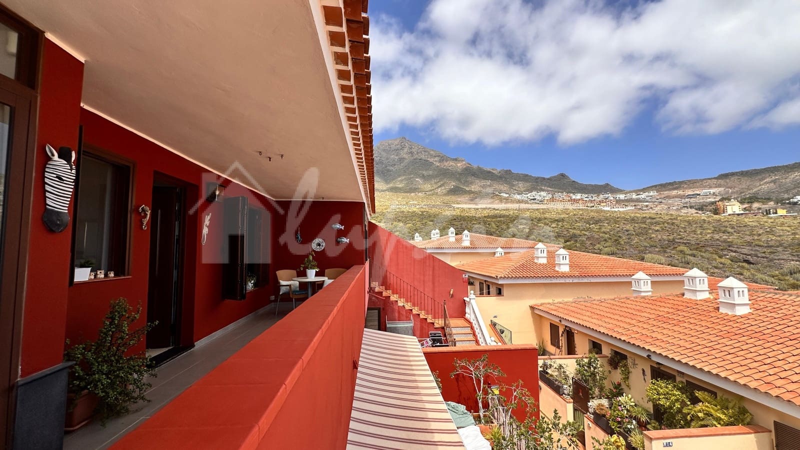 2 slaapkamer Huis te koop in Costa Adeje met zwembad - € 630.000 (Ref: 9355361)