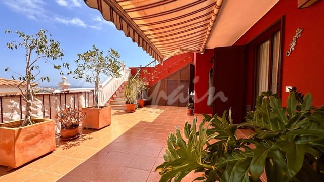 2 slaapkamer Huis te koop in Playa del Duque, Adeje met zwembad - € 630.000 (Ref: 9355361)