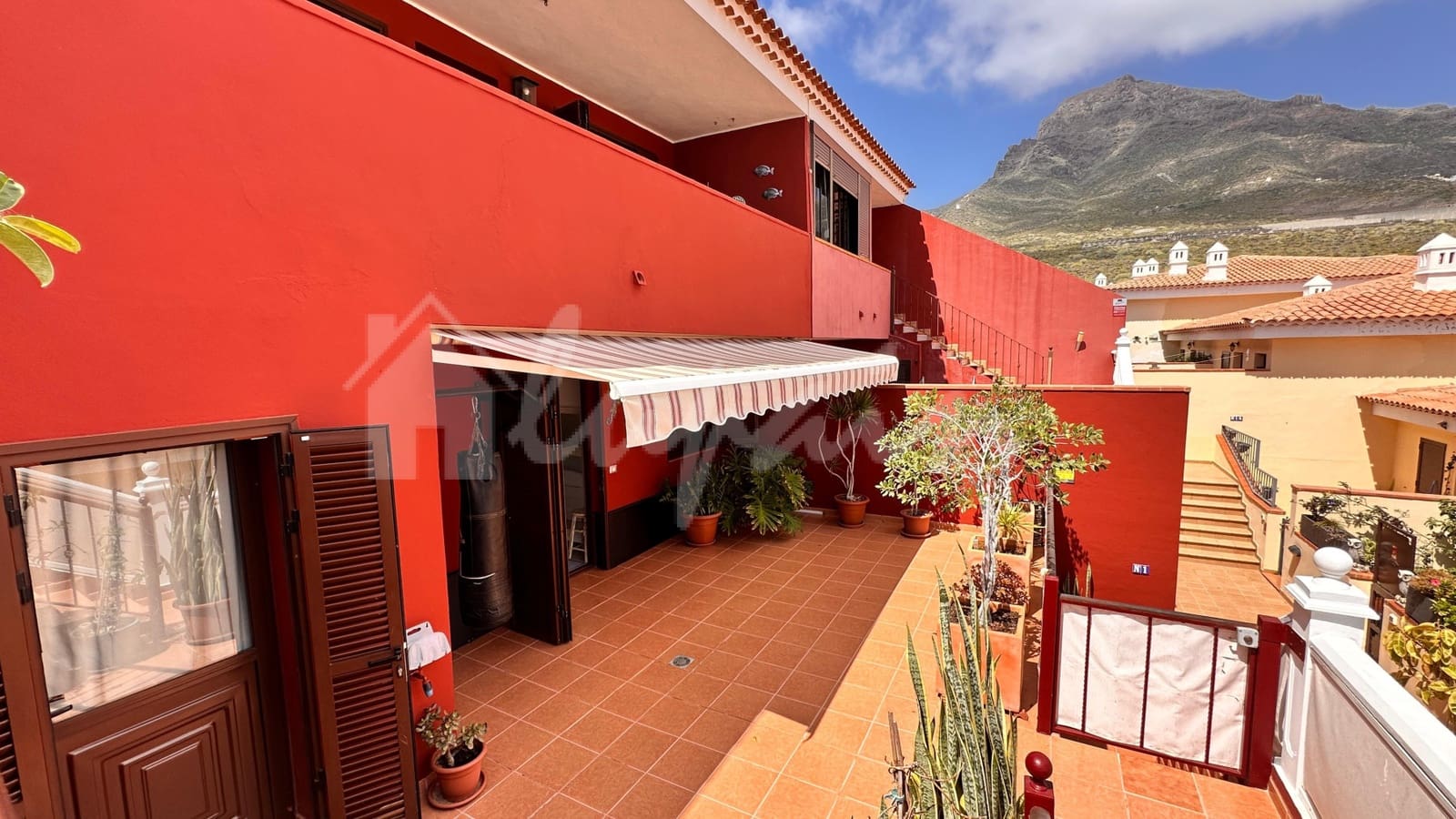 2 slaapkamer Huis te koop in Costa Adeje met zwembad - € 630.000 (Ref: 9355361)