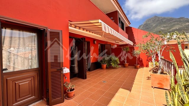 2 slaapkamer Huis te koop in Playa del Duque, Adeje met zwembad - € 630.000 (Ref: 9355361)