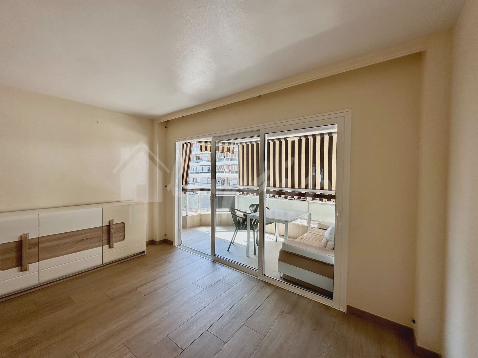 2 quarto Apartamento para venda em Los Cristianos com piscina - 369 000 € (Ref: 9355362)