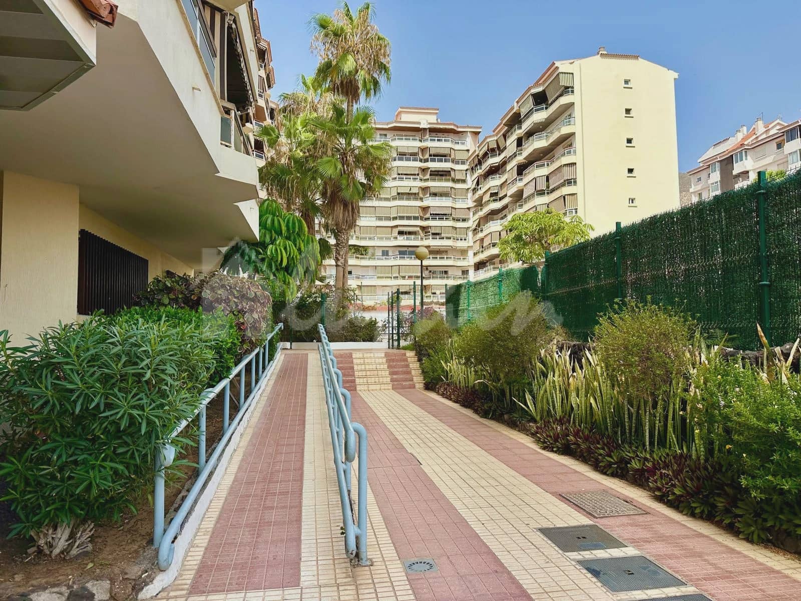 2 quarto Apartamento para venda em Los Cristianos com piscina - 369 000 € (Ref: 9355362)