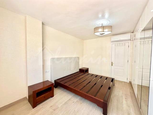 2 bedroom Apartment for sale in Los Cristianos, Arona with pool - € 369,000 (Ref: 9355362)