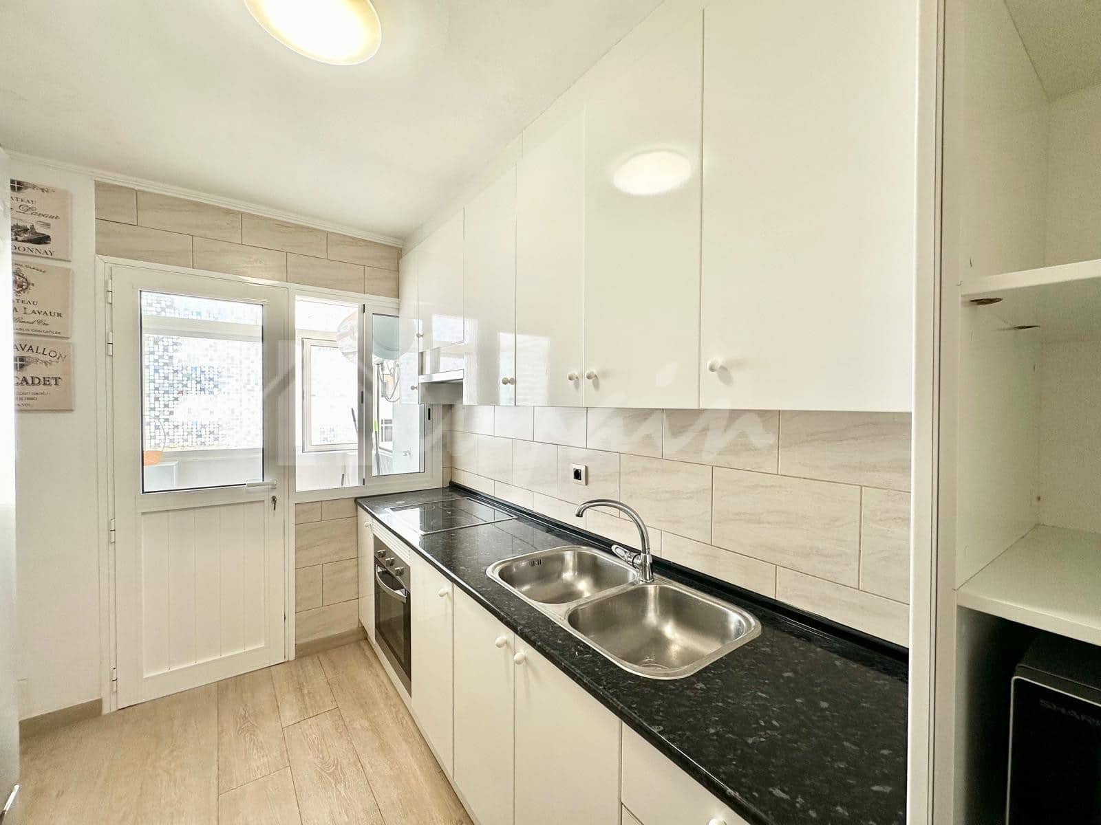 2 makuuhuone Huoneisto myytävänä paikassa Los Cristianos mukana uima-altaan - 369 000 € (Ref: 9355362)