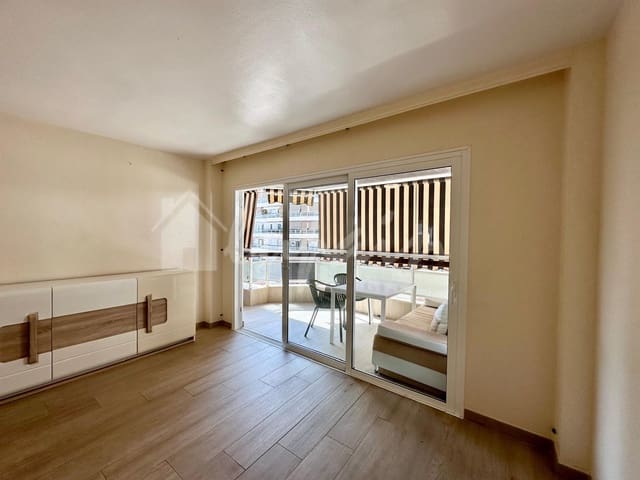 2 bedroom Apartment for sale in Los Cristianos, Arona with pool - € 369,000 (Ref: 9355362)