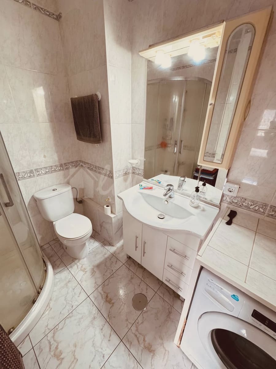 1 soverom Leilighet til salgs i Los Cristianos med svømmebasseng - € 270 000 (Ref: 9372245)