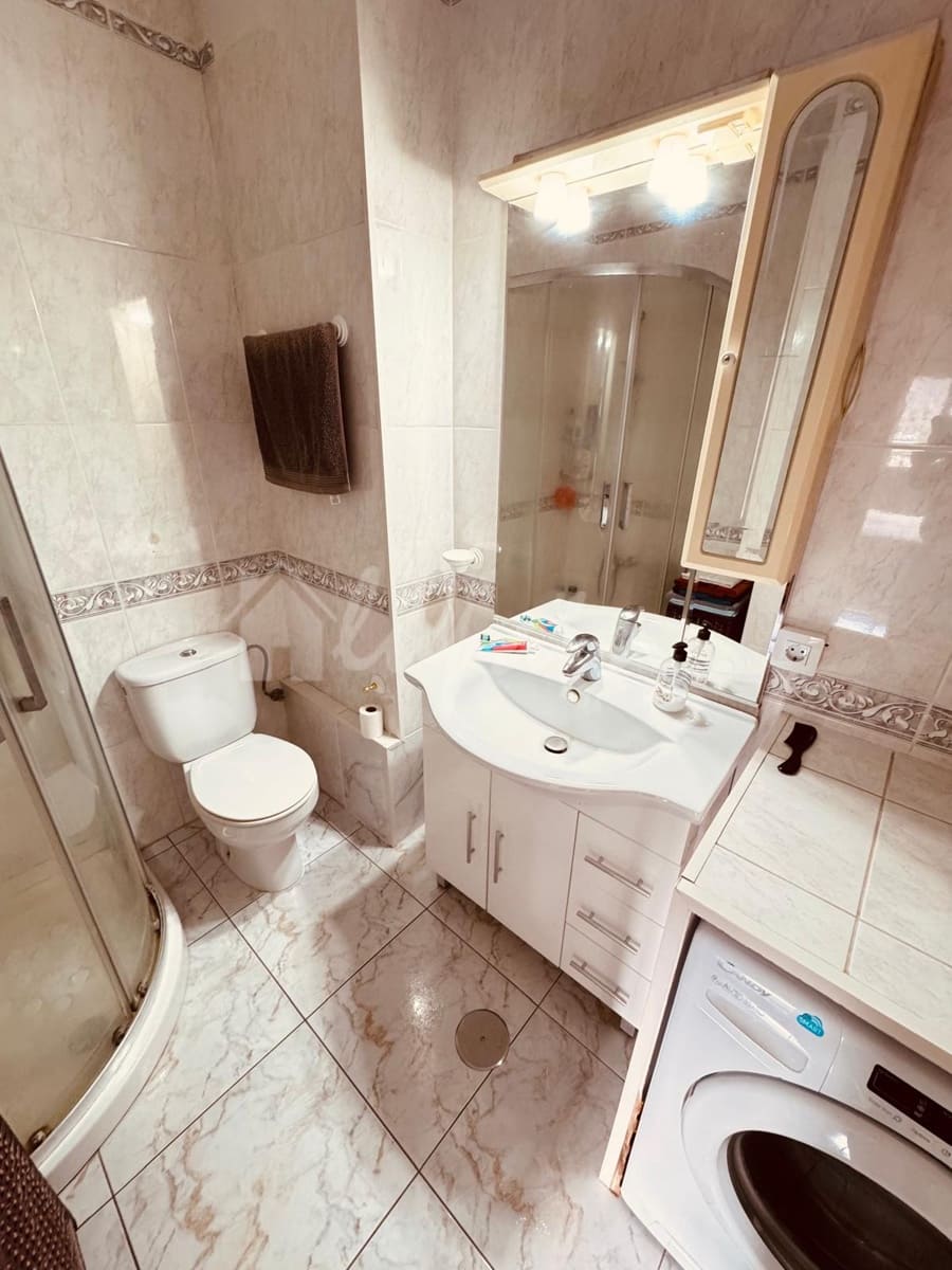 1 soverom Leilighet til salgs i Los Cristianos med svømmebasseng - € 260 000 (Ref: 9372245)