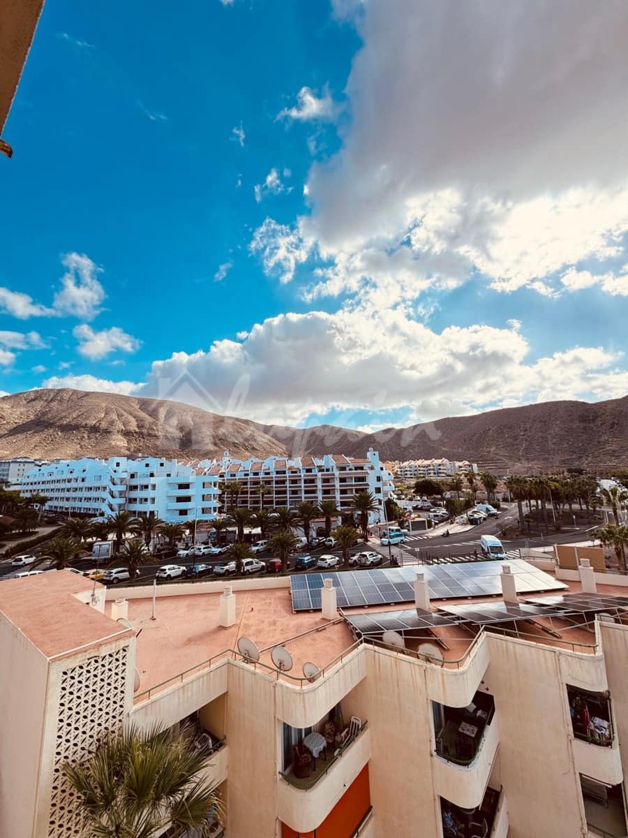 1 soverom Leilighet til salgs i Los Cristianos med svømmebasseng - € 260 000 (Ref: 9372245)