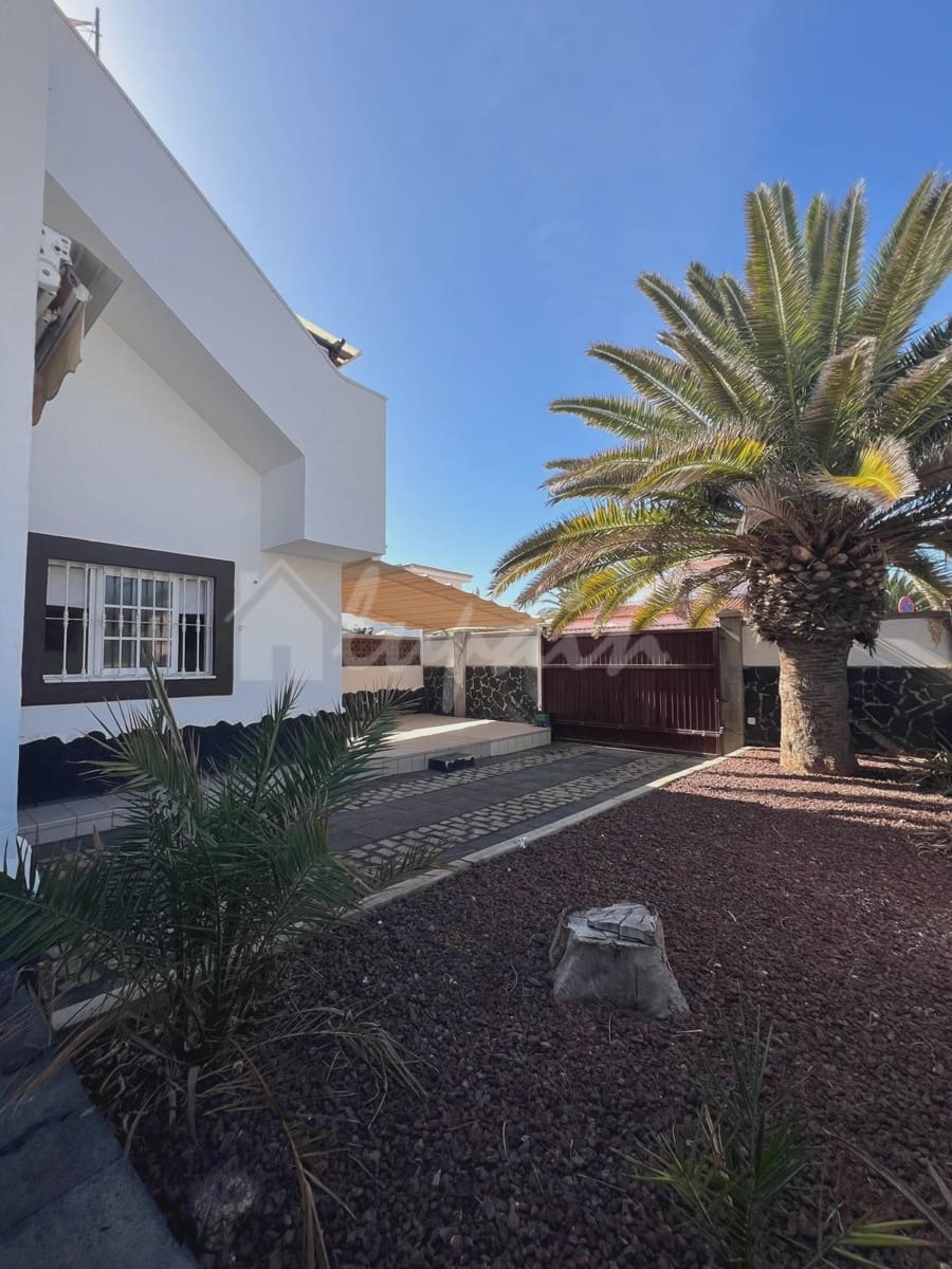 1 soverom Leilighet til salgs i Costa del Silencio med svømmebasseng - € 280 000 (Ref: 9386531)