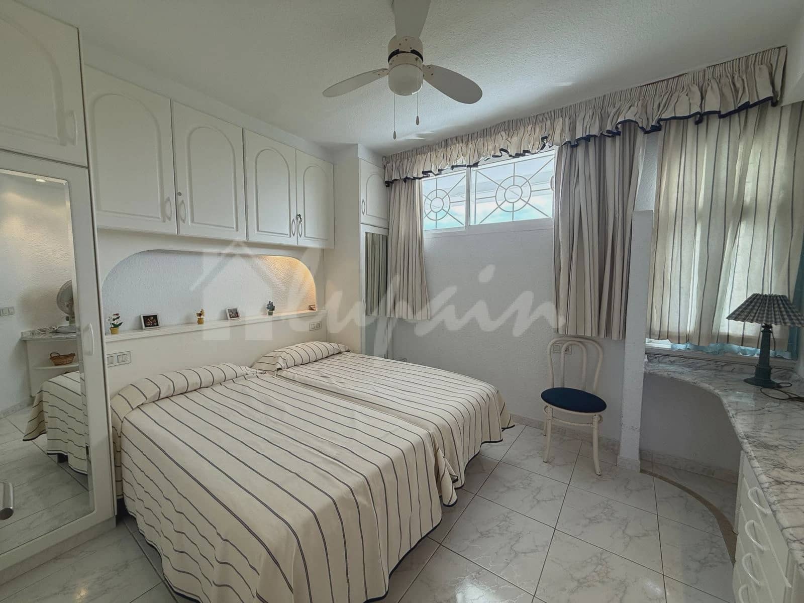 1 bedroom Apartment for sale in San Eugenio with pool - € 425,000 (Ref: 9400133)