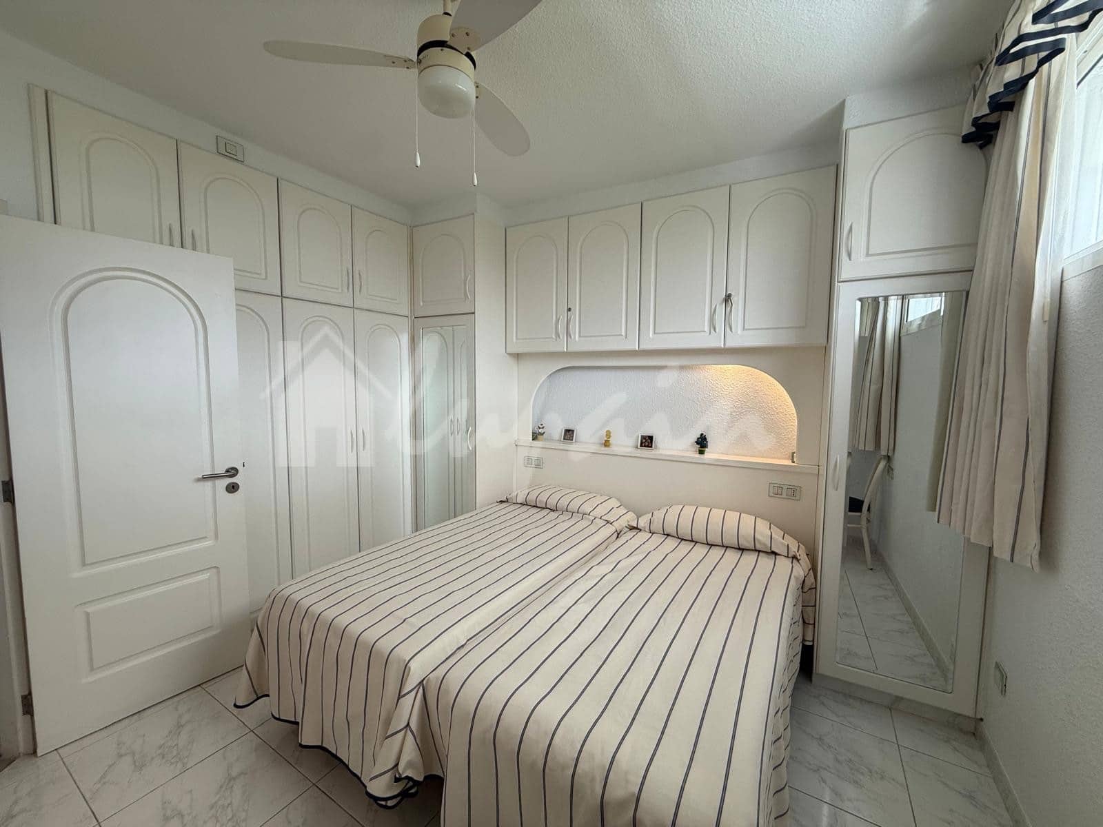 1 soveværelse Lejlighed til salg i San Eugenio med swimmingpool - € 425.000 (Ref: 9400133)